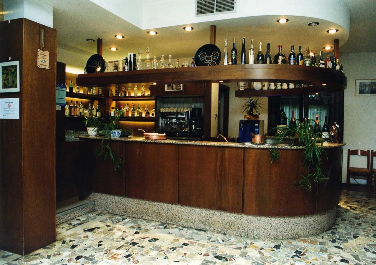 Hôtel Ristorante Primula Bianca à Varzi Extérieur photo