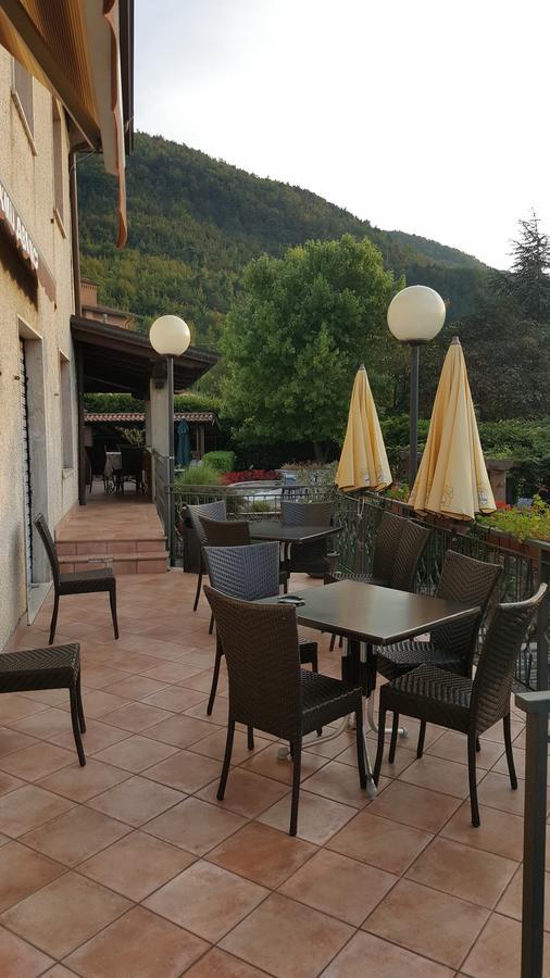 Hôtel Ristorante Primula Bianca à Varzi Extérieur photo