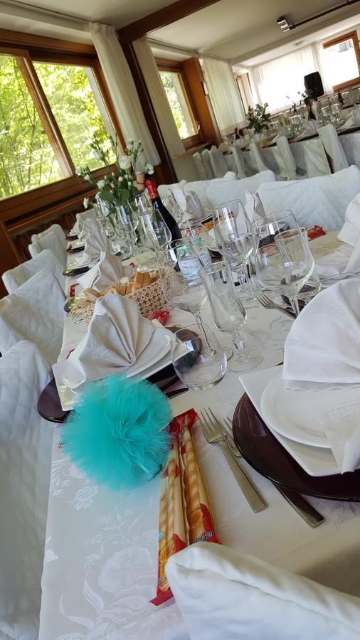 Hôtel Ristorante Primula Bianca à Varzi Extérieur photo