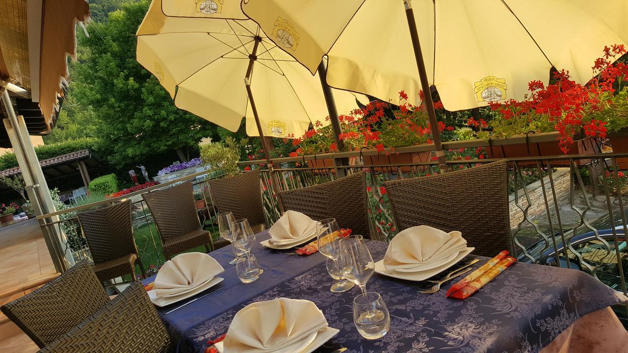 Hôtel Ristorante Primula Bianca à Varzi Extérieur photo