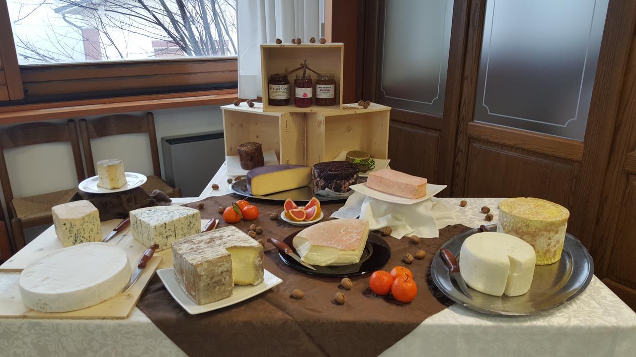 Hôtel Ristorante Primula Bianca à Varzi Extérieur photo