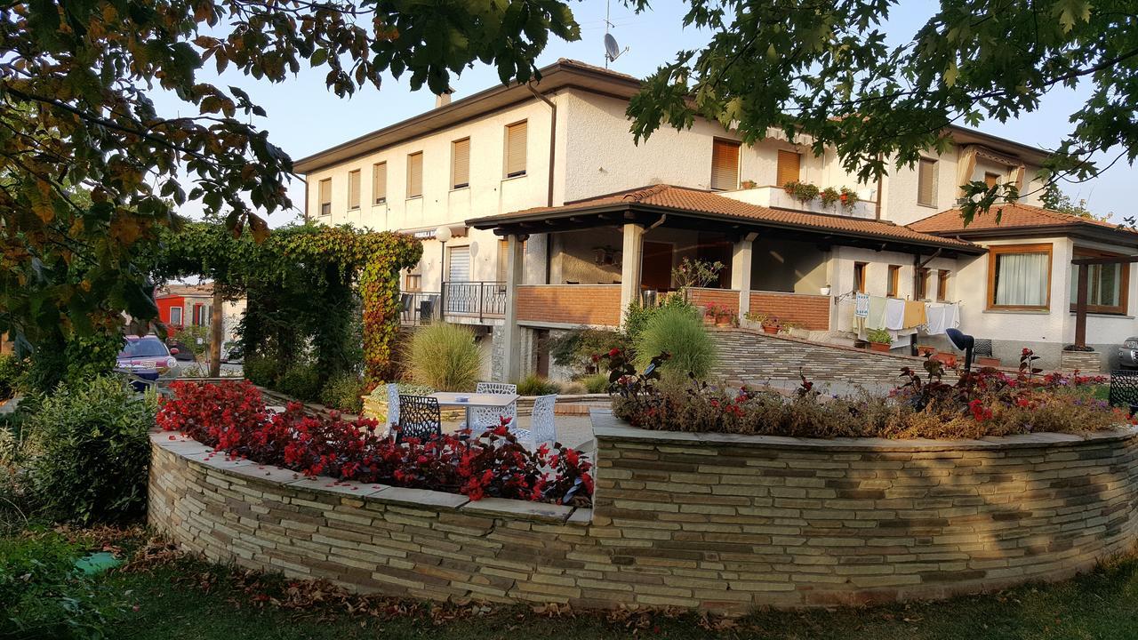 Hôtel Ristorante Primula Bianca à Varzi Extérieur photo